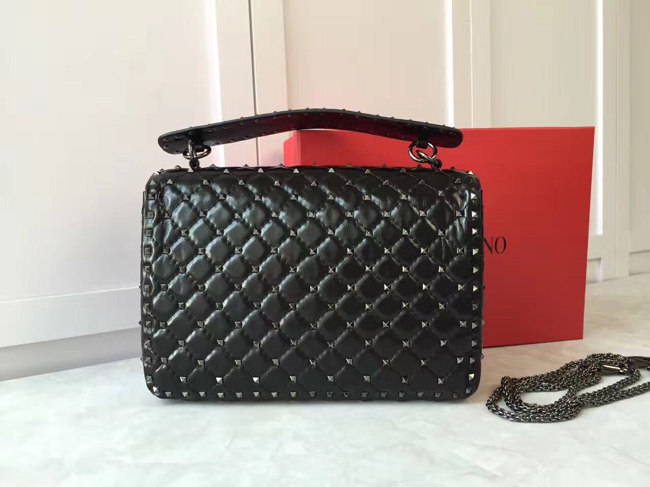 VALENTINO Spike quilted leather large shoulder bag A0327 black VALENTINO Spike quilted leather large shoulder bag A0327 black