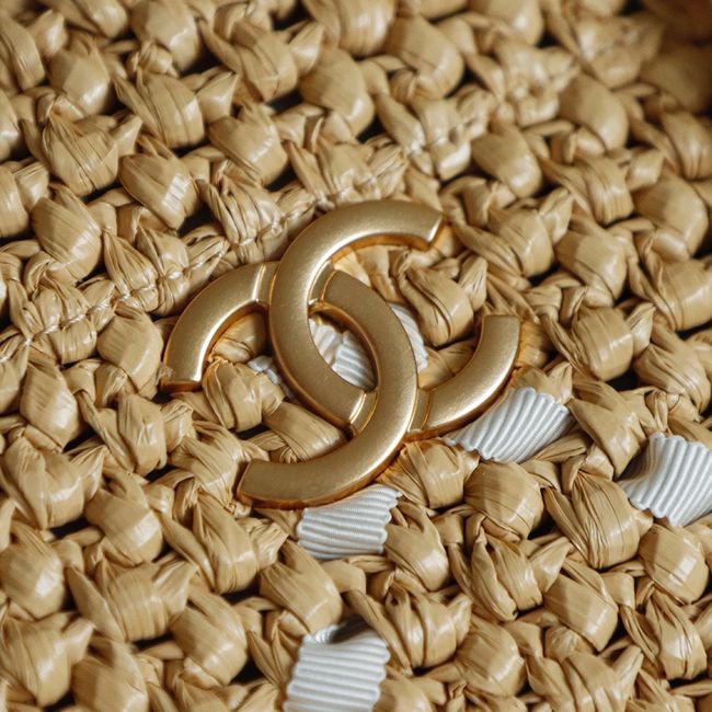 CHANEL Braided Straw Shoulder Bag AS5955 Apricot and white