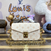 M46914 Pochette Metis East West