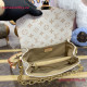 M46914 Pochette Metis East West